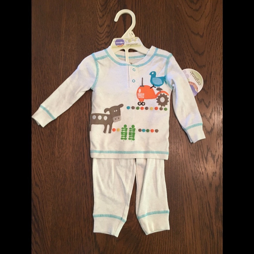 NWT Organic farm animals two piece pajamas